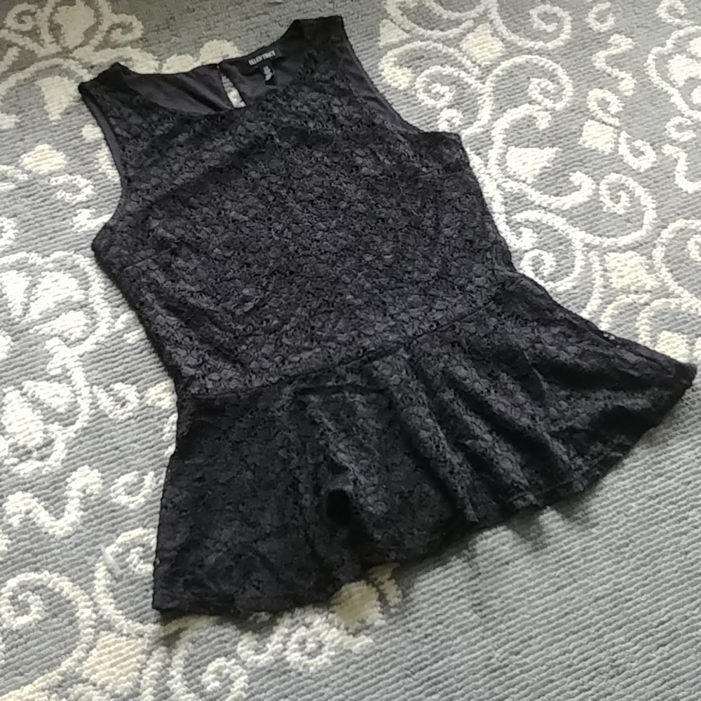 ELLEN TRACY LACE PEPLUM TOP - MEDIUM